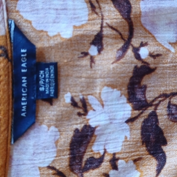 AMERICAN Eagle floral crop/ tie up top. Size small. Good used condition, no flaw - Picture 7 of 11